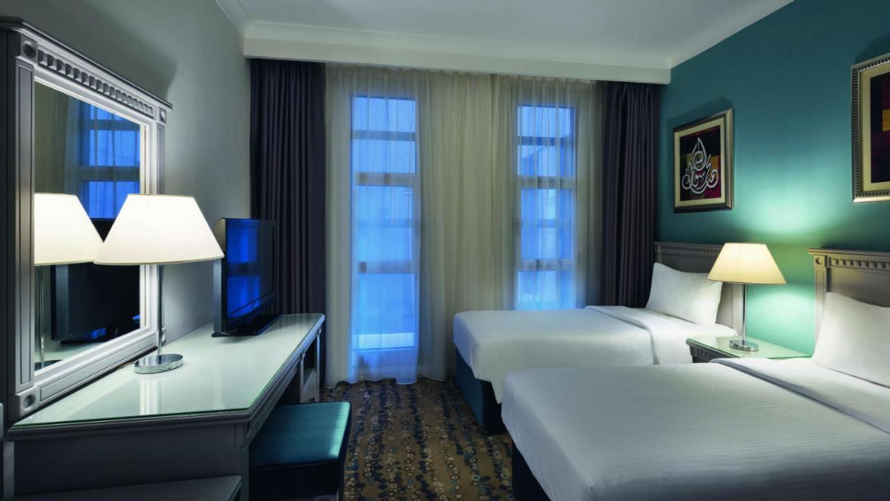 Отель Anwar Al Madinah Moevenpick Медина Экстерьер фото A room at the hotel